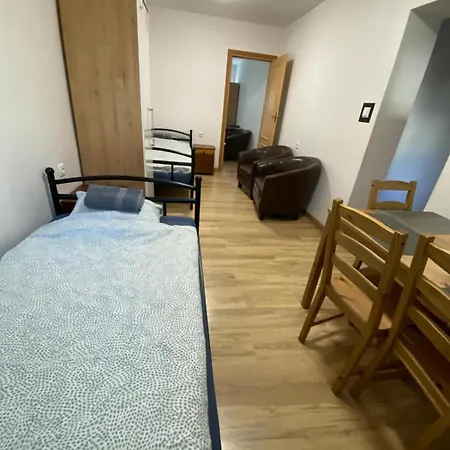 Sisters Rent 3 *